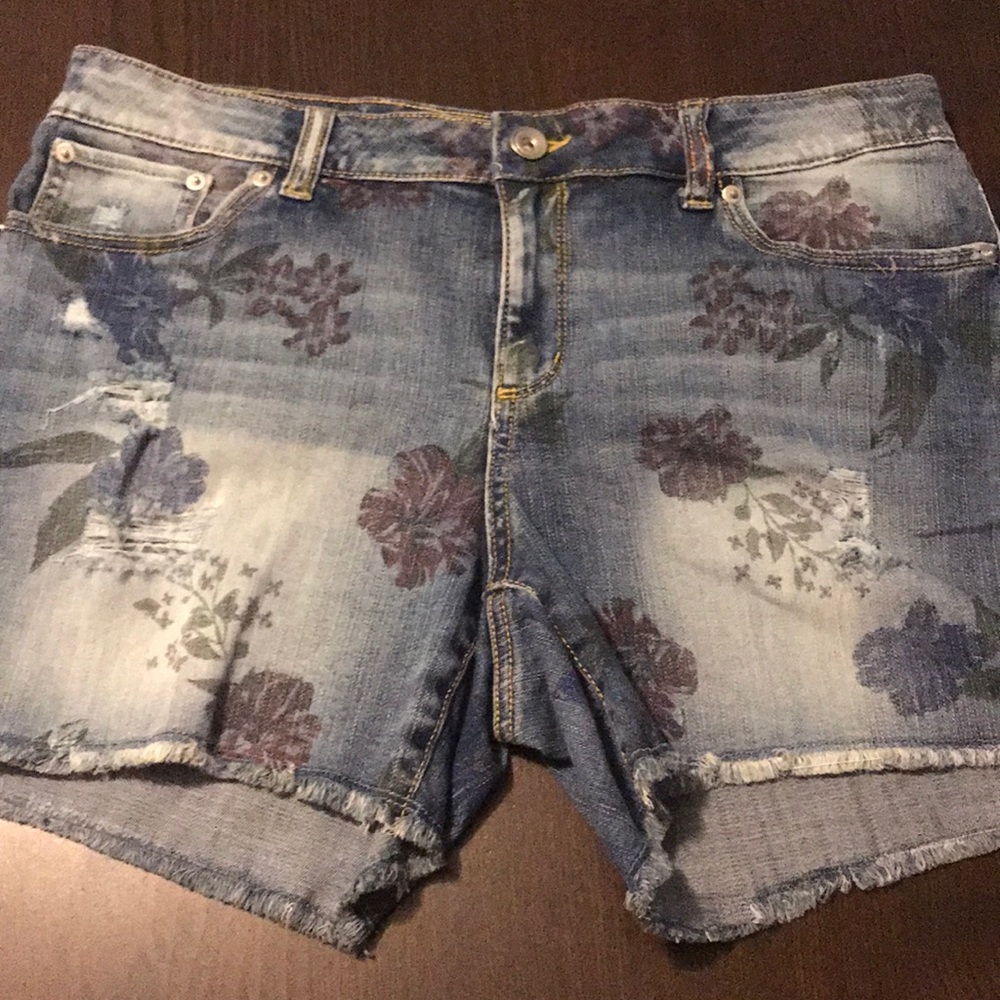 NWT Time And Tru Distressed Denim Jean Shorts